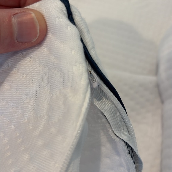 King size Beautyrest thick pillow cases protector with zipper - Picture 5 of 6